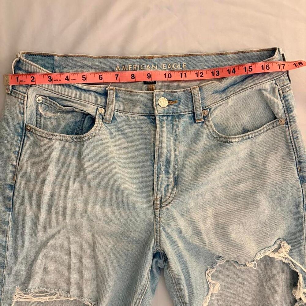 American Eagle Women's Distressed Jeans straight leg - Picture 3 of 6